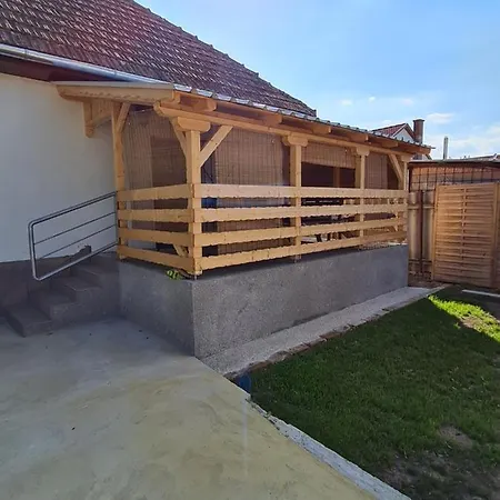Kakasdombi Apartman Gasthof 3*